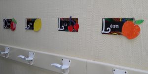 Étiquettes pour porte-manteaux à colorier